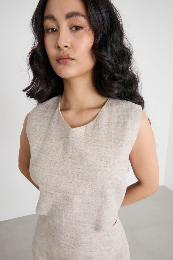 Abito smanicato con cut-out Intrend - 3