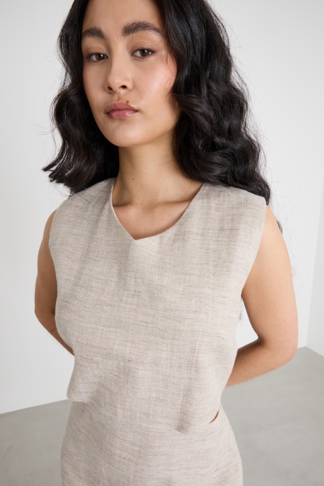 Abito smanicato con cut-out