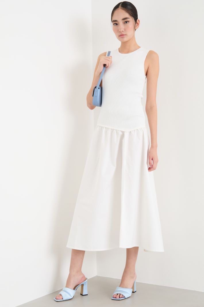 Abito smanicato in maglia Intrend