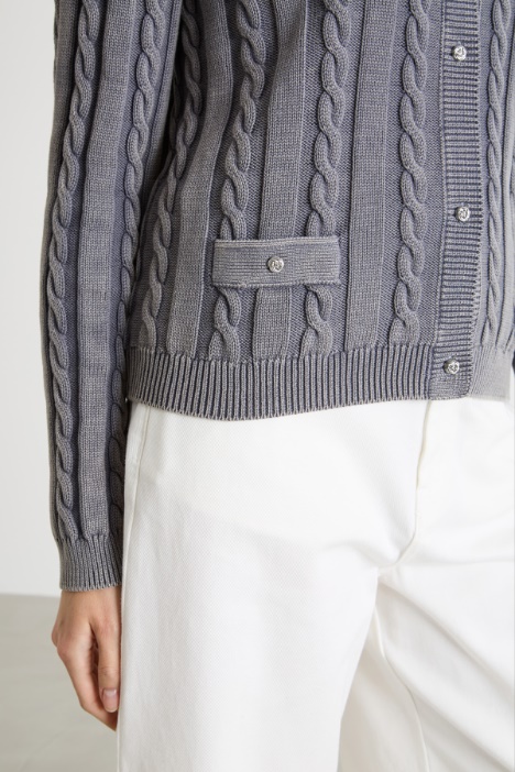 Cardigan a punto treccia e punto costa