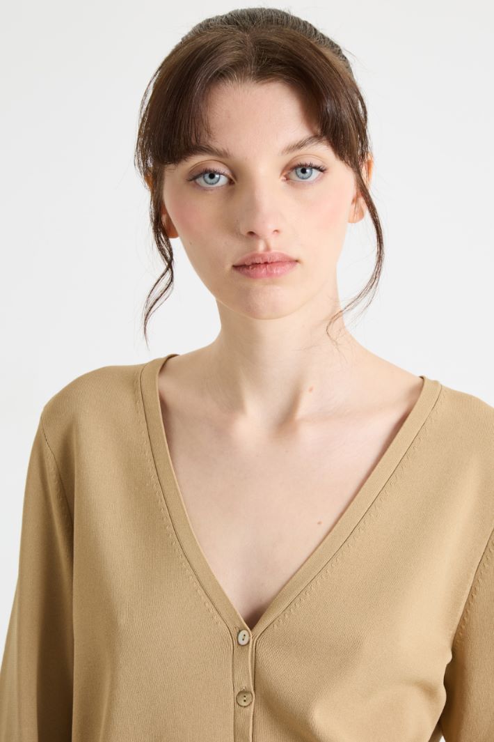 Straight-Cut V-Neck Cardigan Intrend - 3