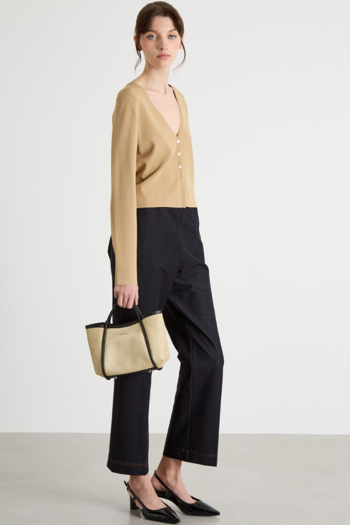 Straight-Cut V-Neck Cardigan Intrend