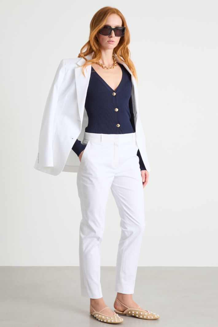 Fitted V-Neck Cardigan Intrend