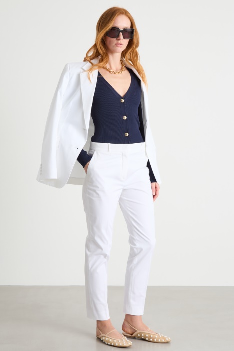 Fitted V-Neck Cardigan Intrend