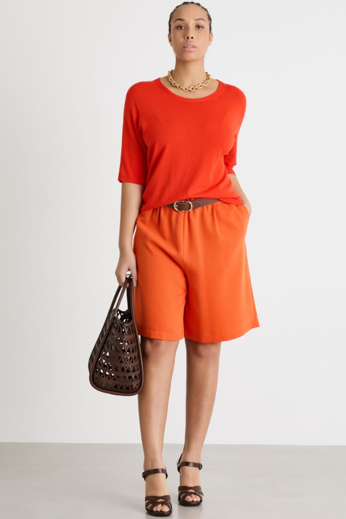 Top de cuello redondo y manga corta Intrend