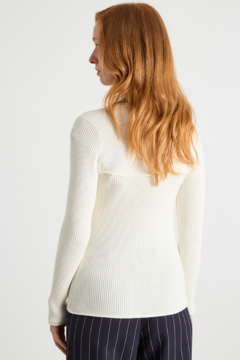 Maglia con scollo squadrato