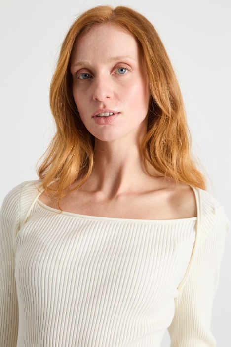 Maglia con scollo squadrato