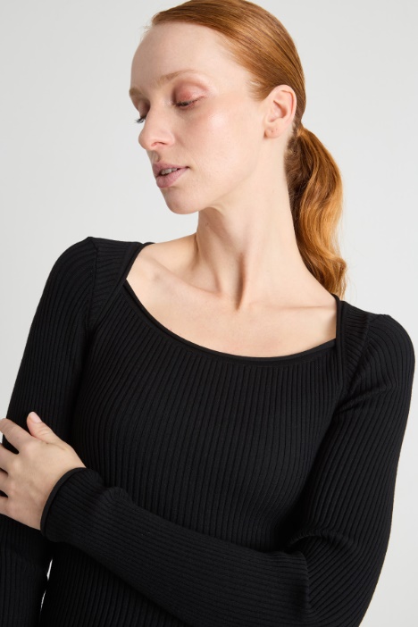 Maglia con scollo squadrato