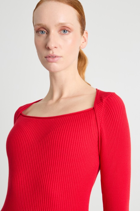 Maglia con scollo squadrato