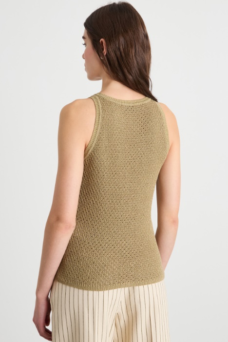 Top smanicato con fiori crochet