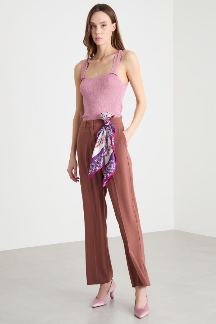 Fitted laminated-knit top Intrend