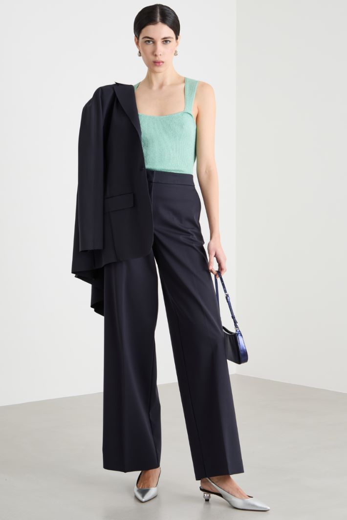 Fitted laminated-knit top Intrend