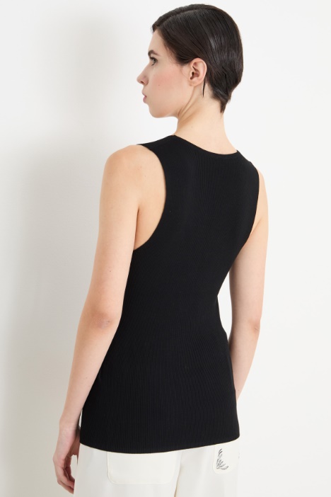 Top smanicato in maglia