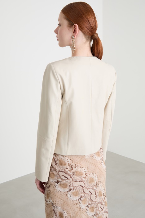 Chaqueta entallada con bolsillos