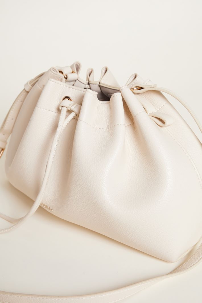 Ruched coated fabric bag Intrend - 4