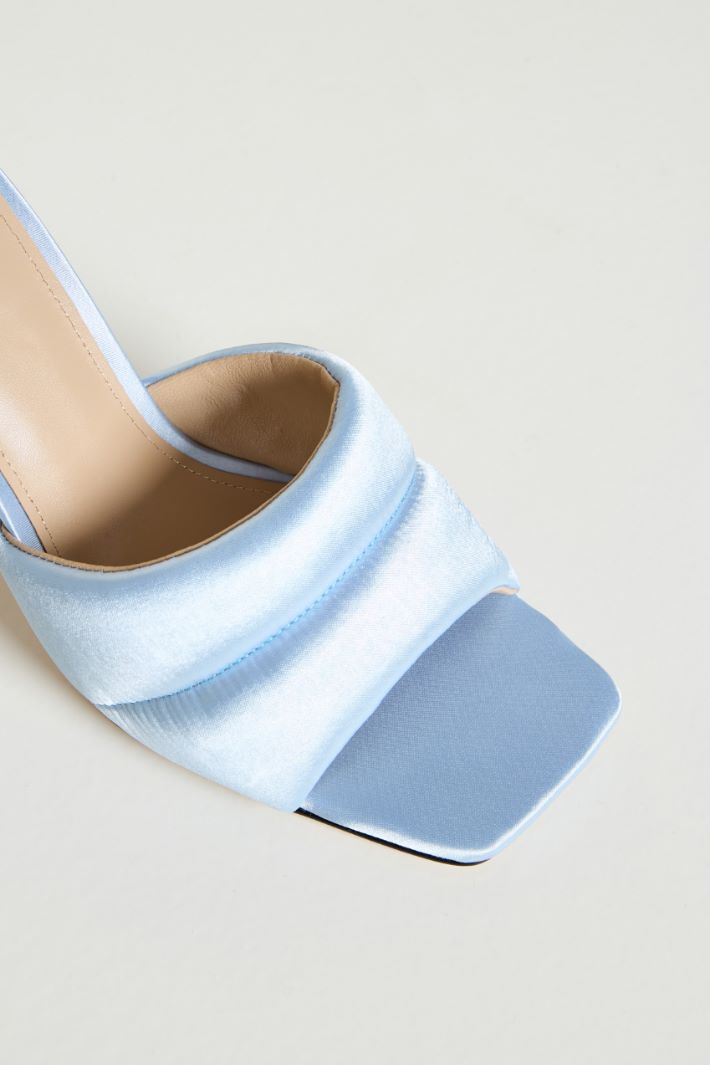 Padded satin mules Intrend - 4