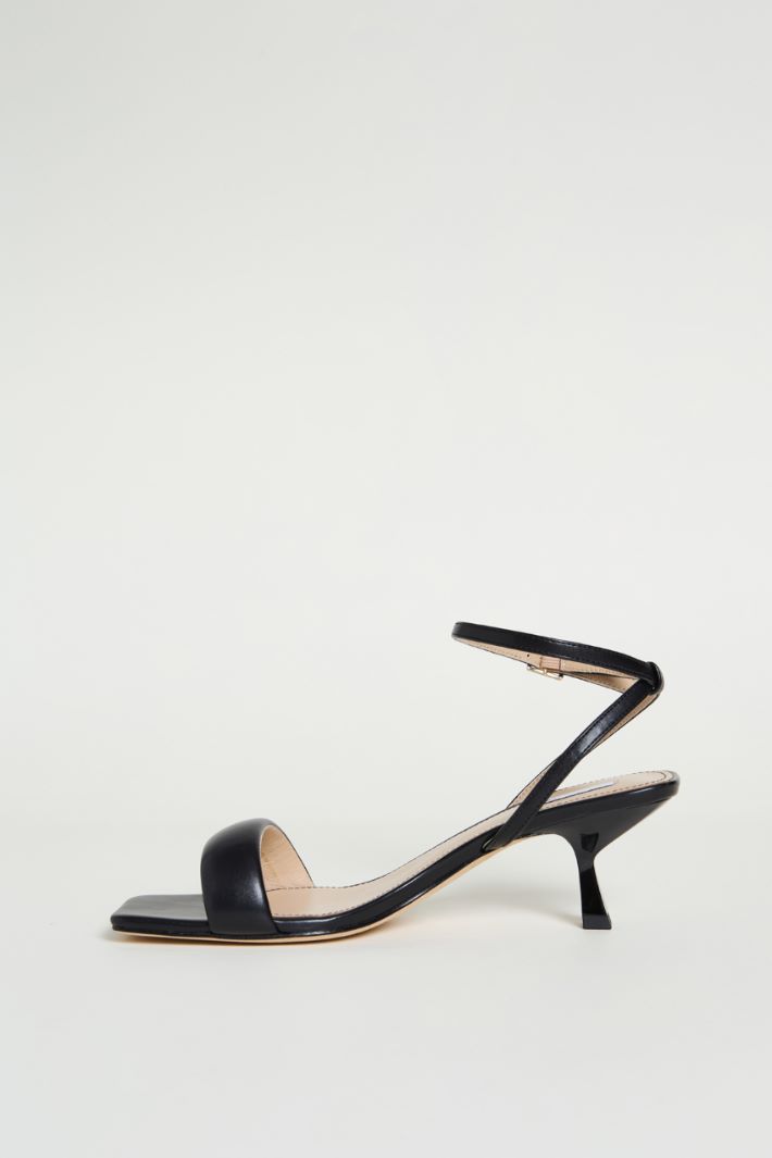 Coated fabric sandals Intrend - 3