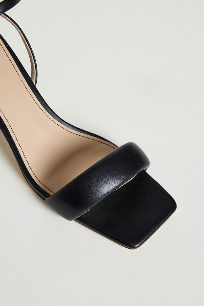 Coated fabric sandals Intrend - 4