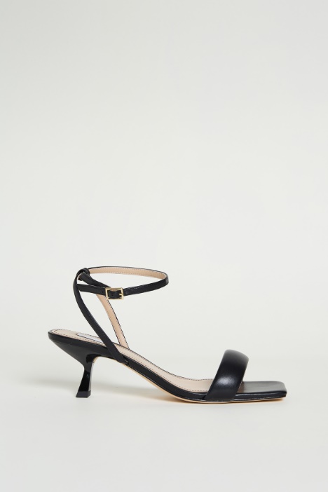 Coated fabric sandals Intrend