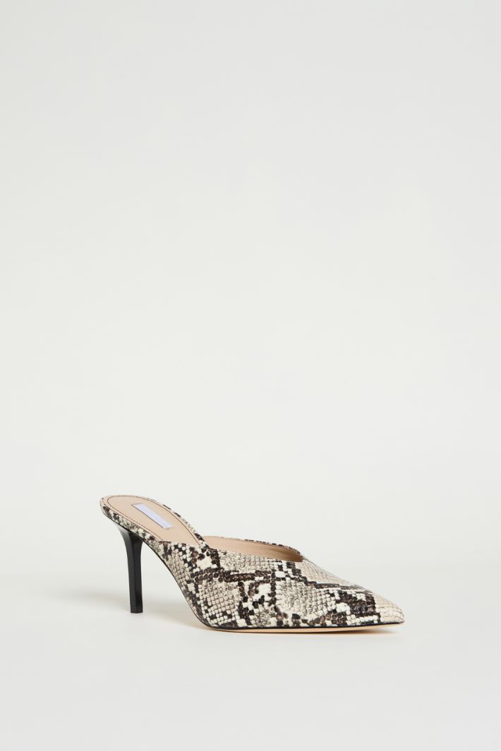 Python-print coated fabric mules Intrend - 2