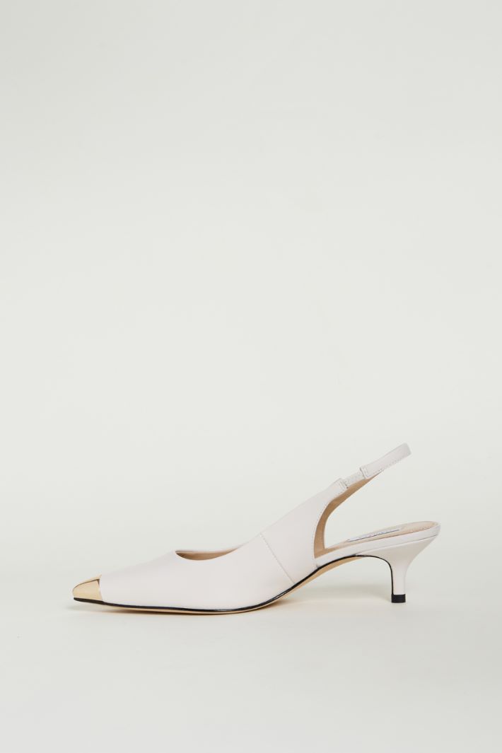 Metal-tipped leather slingbacks Intrend - 3
