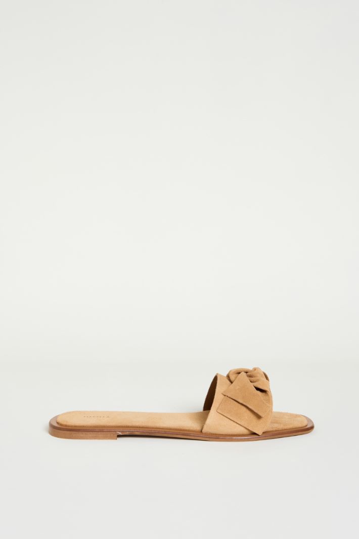 Suede bow slides Intrend