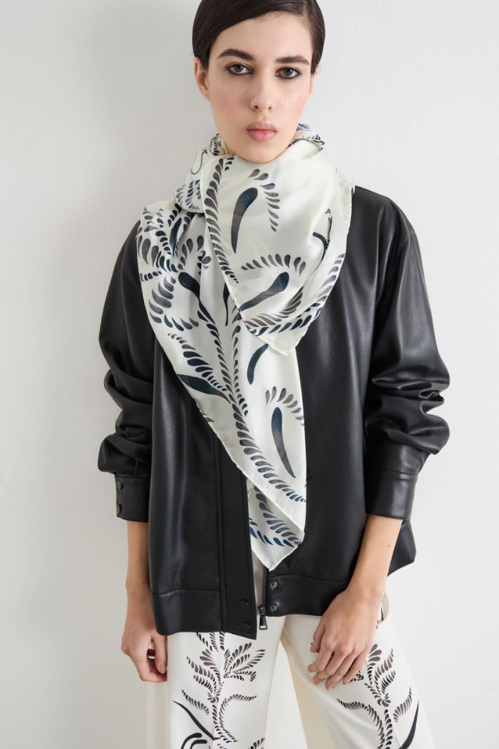 Floral-print stole Intrend