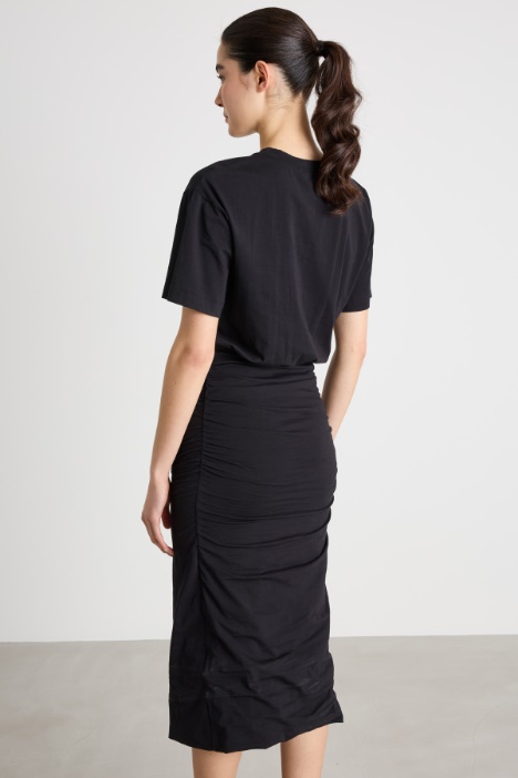 Abito a tubino con arricciature