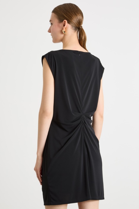 Abito corto con drappeggio