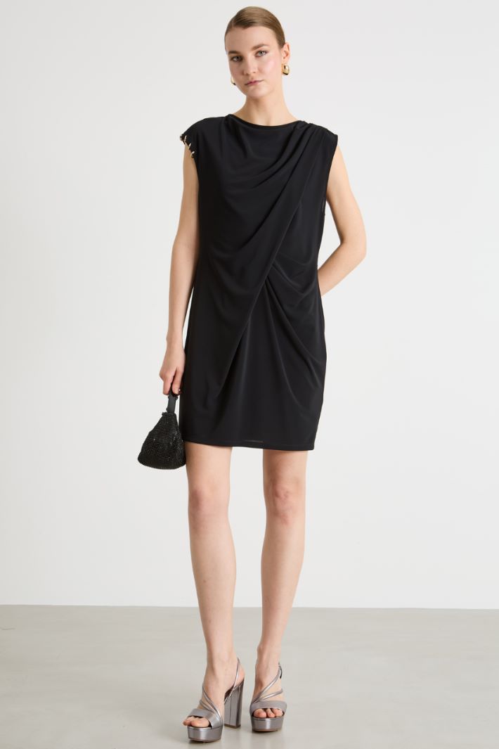 Abito corto con drappeggio Intrend