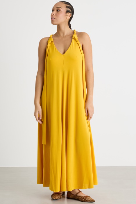 Vestido amplio de punto con tirantes estilo torchón