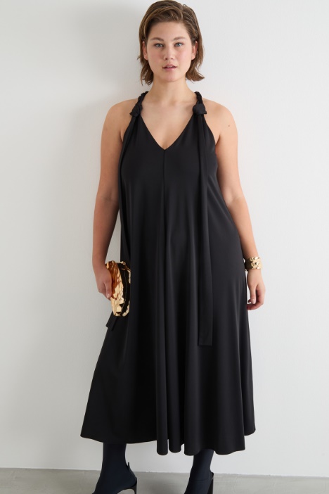 Vestido amplio de punto con tirantes estilo torchón