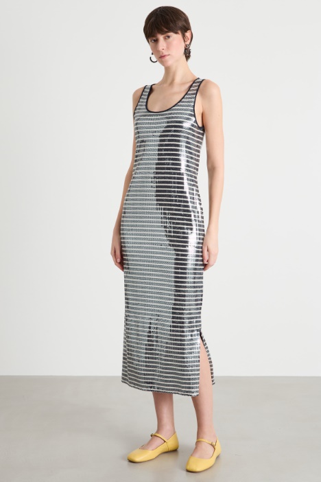 Abito con paillettes ricamate