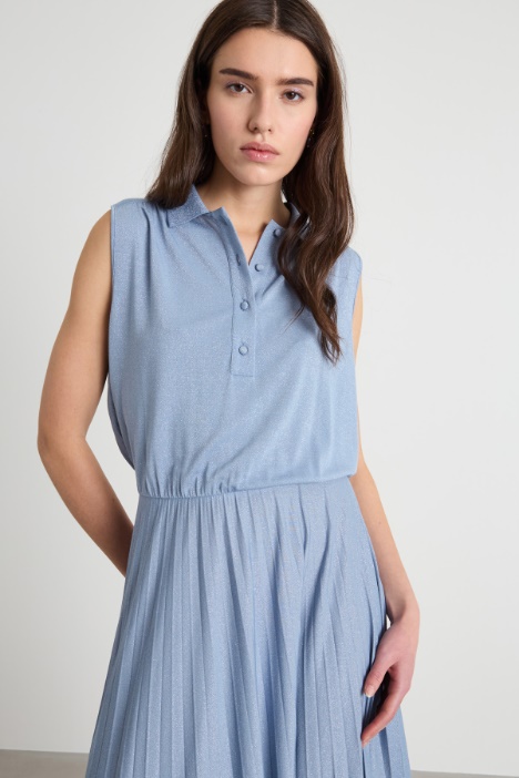 Vestido sin mangas con falda plisada