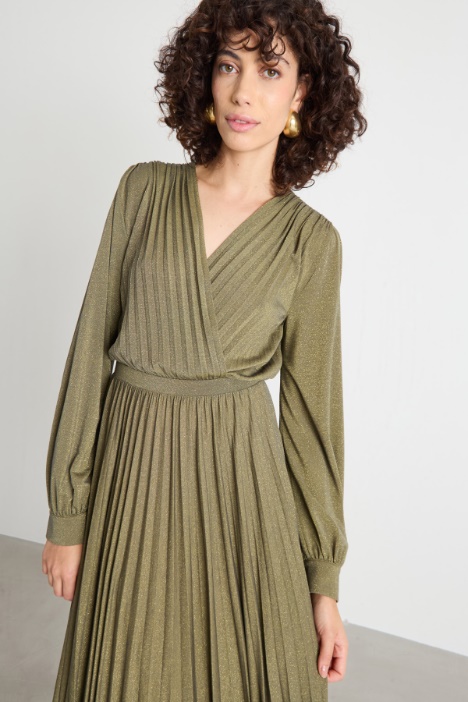 Abito incrociato con gonna plissé