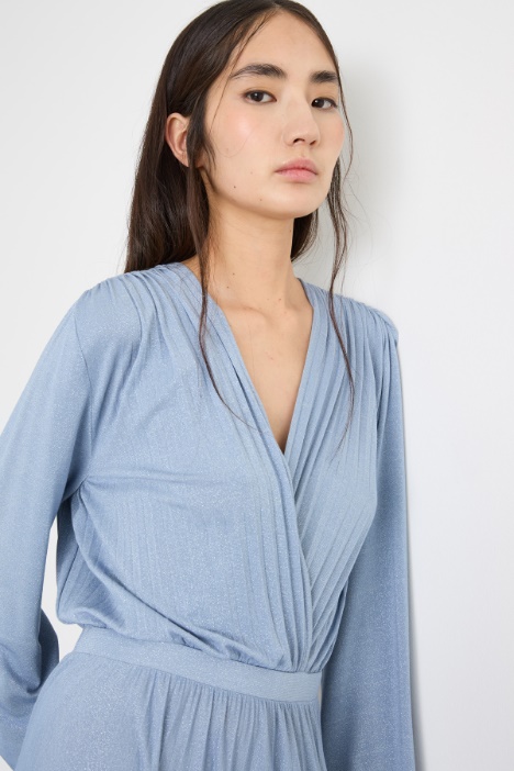 Abito incrociato con gonna plissé