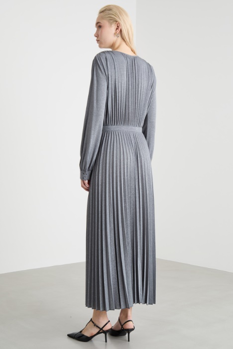 Abito incrociato con gonna plissé