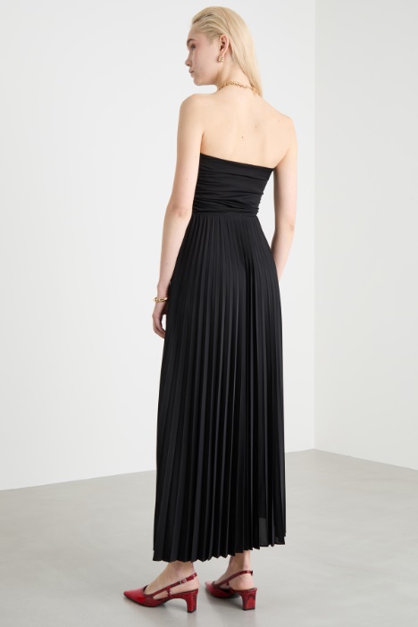 Abito plissé con bustino a fascia