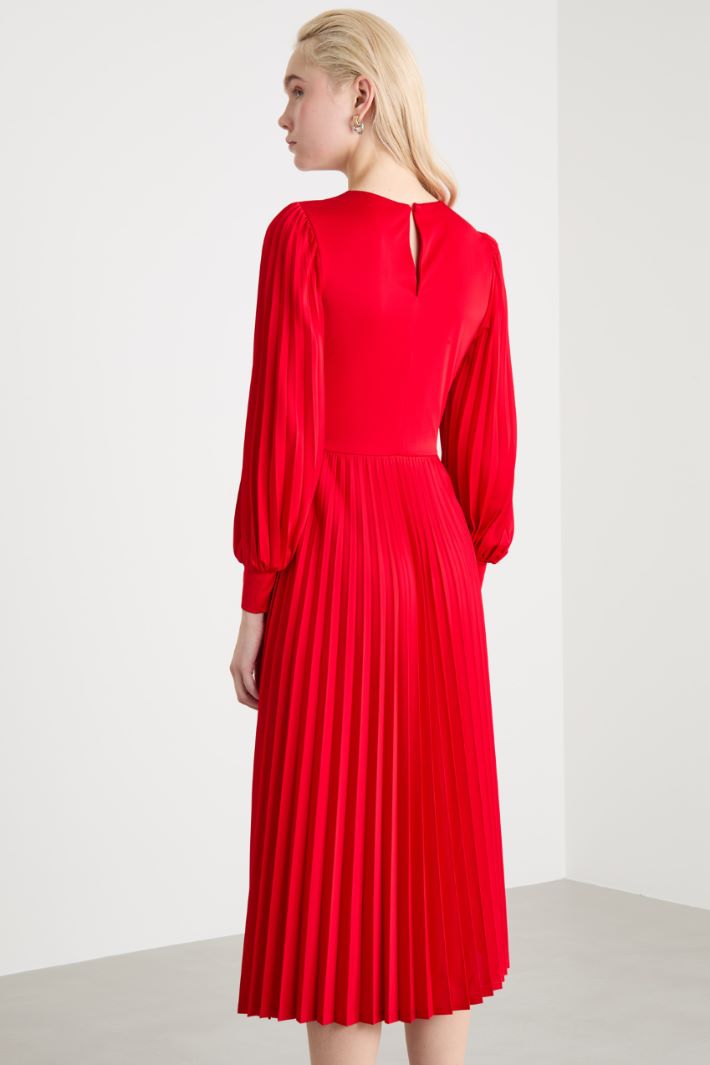Dress with sunray-pleated sleeves Intrend - 4