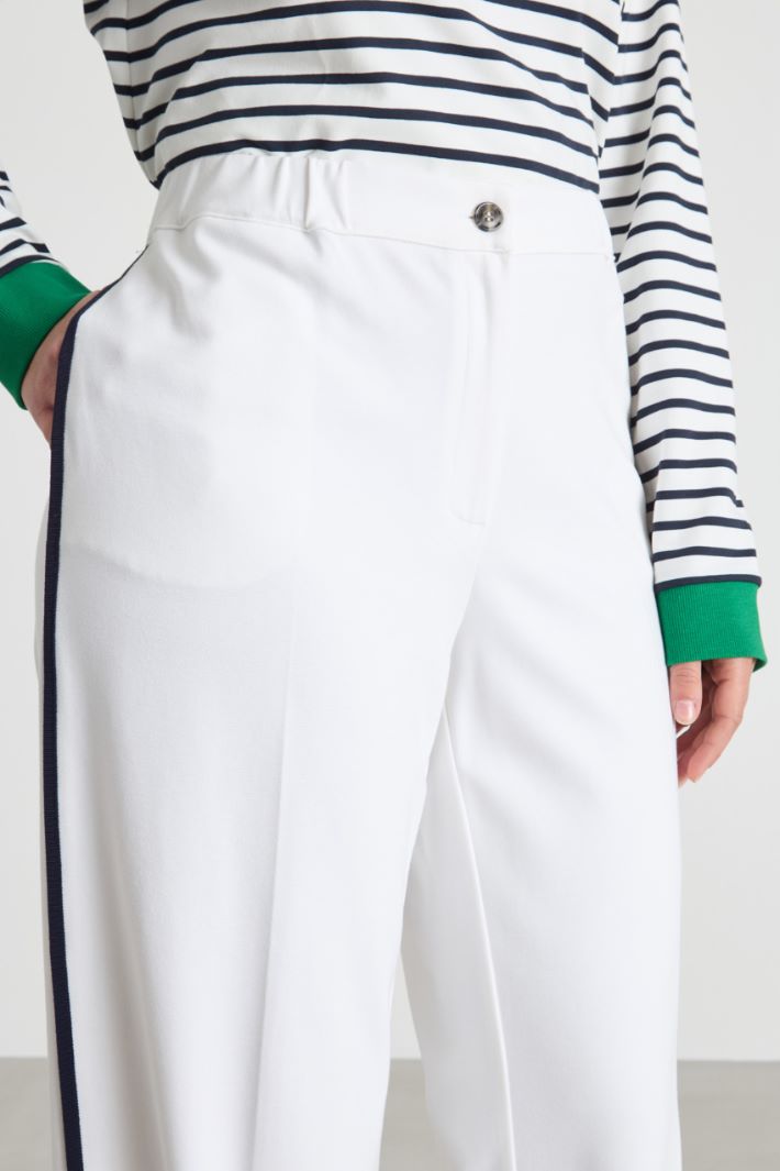 Wide-leg trousers with contrast side stripes Intrend - 3