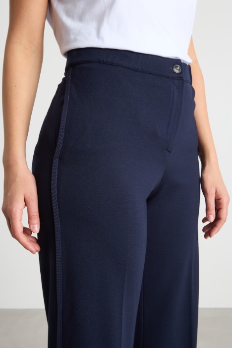 Pantalone ampio con bande a contrasto