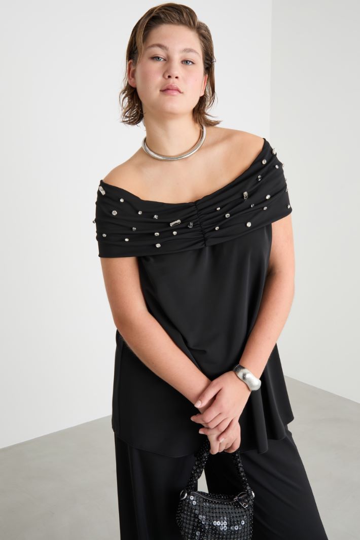 Bejewelled off-the-shoulder top Intrend - 2