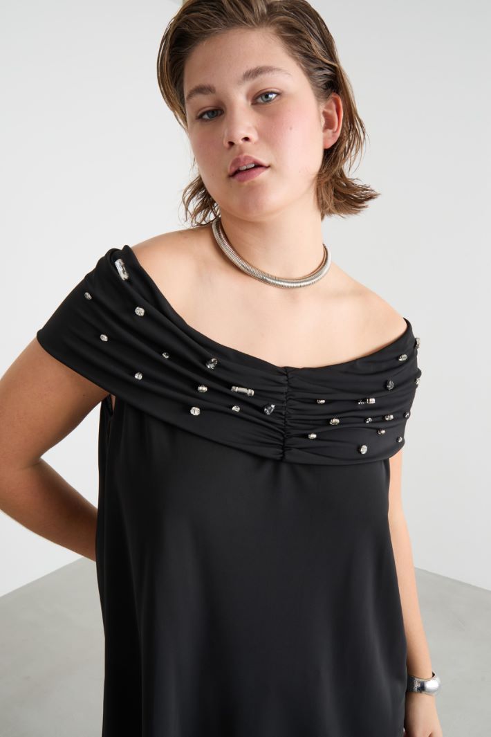 Bejewelled off-the-shoulder top Intrend - 3