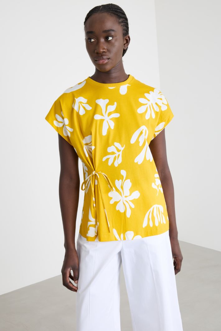 T-shirt con fiocco Intrend - 2