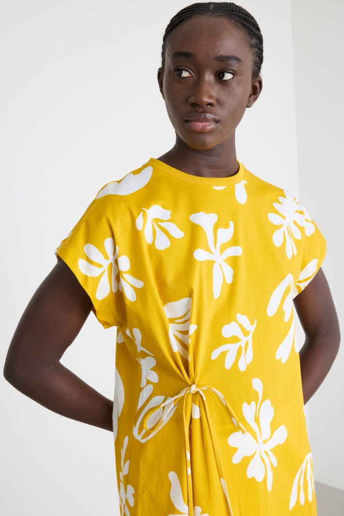 T-shirt con fiocco Intrend - 3