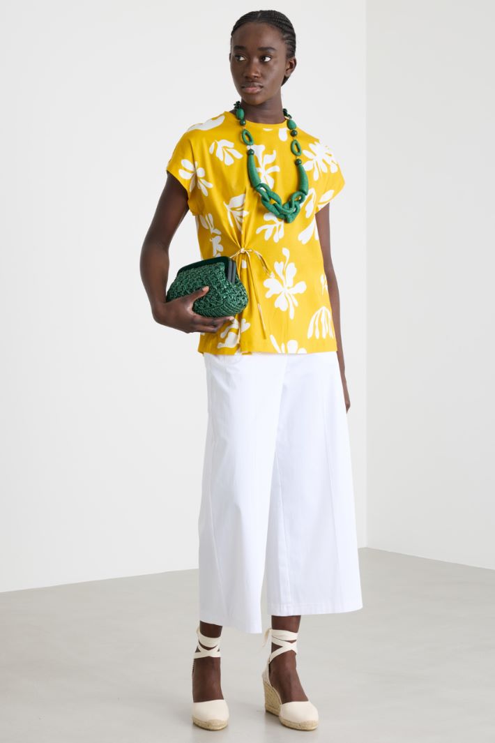 T-shirt con fiocco Intrend