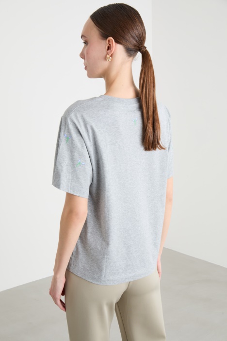 T-shirt con ricami