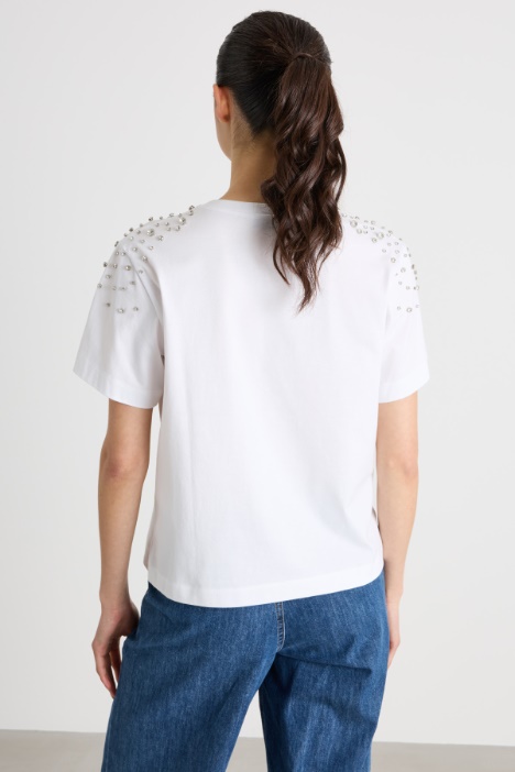 Camiseta con bordados