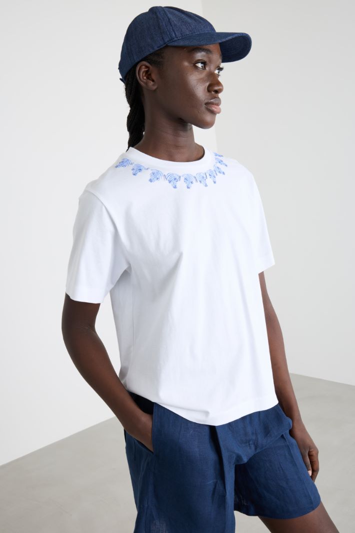 T-shirt con ricami Intrend - 2