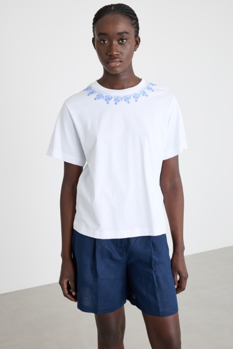 T-shirt con ricami
